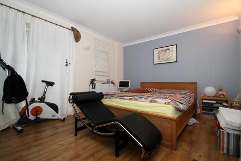 1 bedroom flat to rent, Raven Row, London