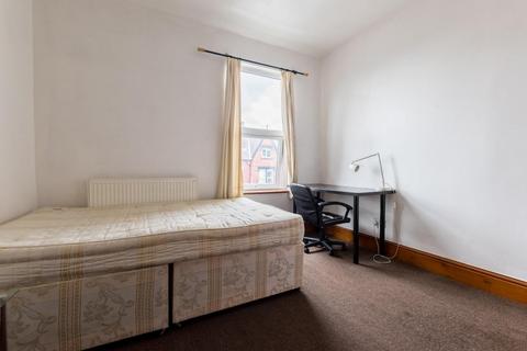 27 Manor Terrace, Headingley, Leeds, LS6 1BU