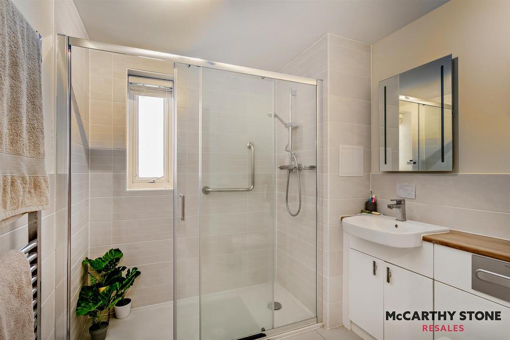 Shower Room: