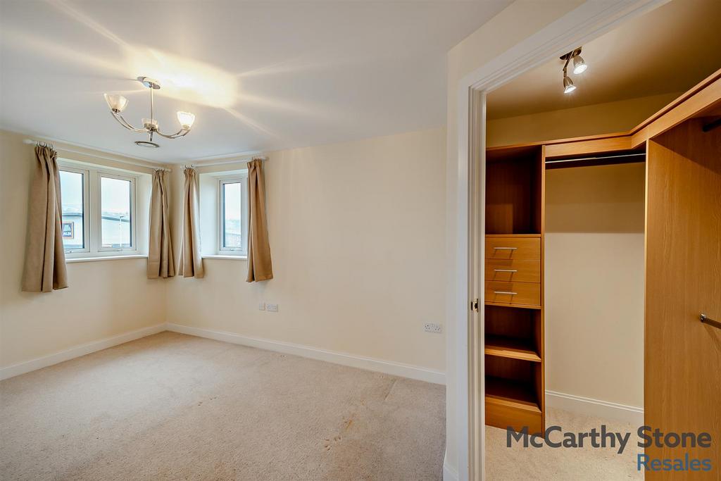 Double Bedroom: