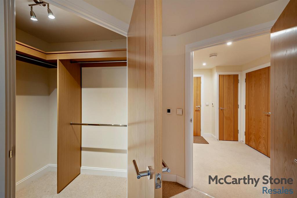 Double Bedroom: