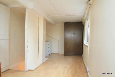 4 bedroom flat to rent, Mile End Road, London