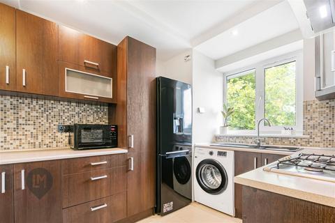 2 bedroom flat to rent, Smithwood Close, London