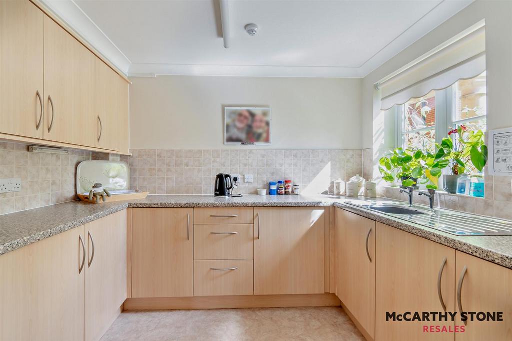 8610103-interior22-800.JPG