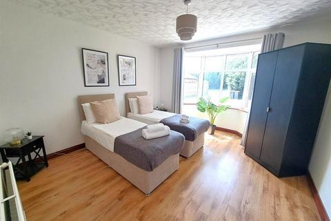 4 bedroom detached house for sale, Milton Road, Clapham, Bedford