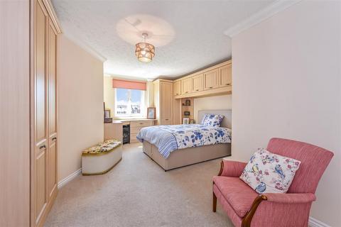 1 bedroom retirement property for sale, Alma Road, Romsey, Hampshire