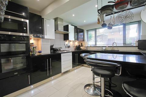 3 bedroom house for sale, Broomfields, Manchester M34