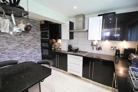 3 bedroom house for sale, Broomfields, Manchester M34