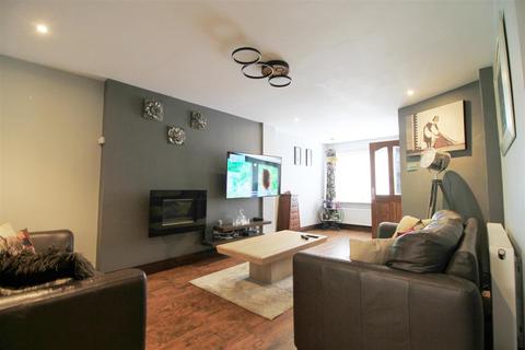 24 Broomfields, Denton, Manchester, M34 3TH