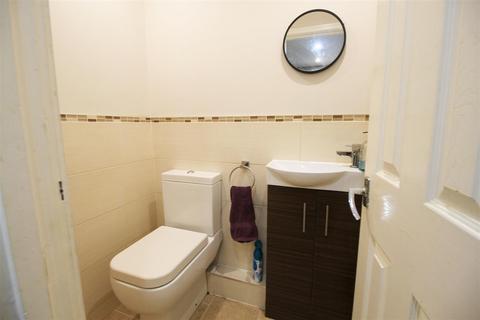 24 Broomfields, Denton, Manchester, M34 3TH