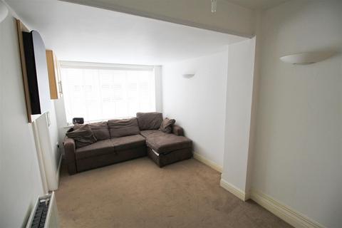 24 Broomfields, Denton, Manchester, M34 3TH
