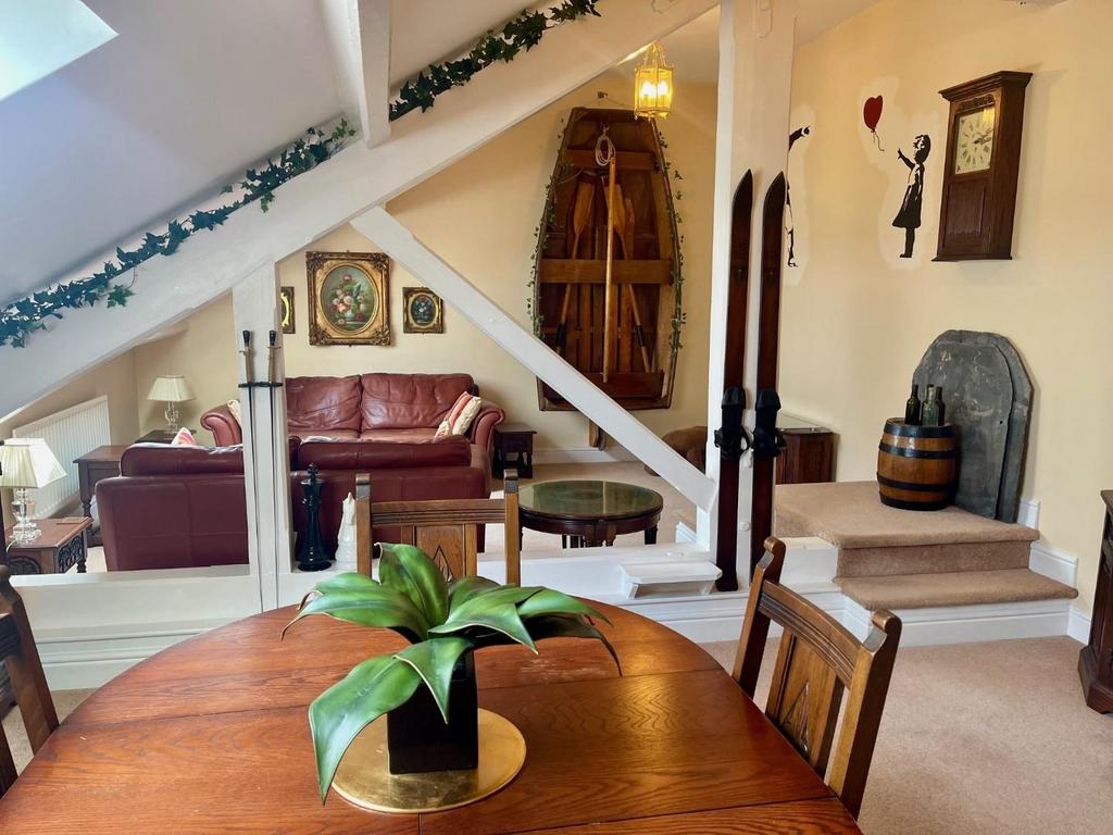 Living Room &amp; Dining Room
