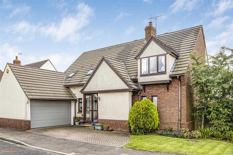 4 Queens Close, Balsham, Cambridge, CB21 4HL