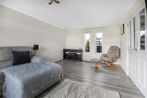 4 Queens Close, Balsham, Cambridge, CB21 4HL