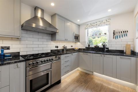 3 bedroom end of terrace house for sale, Commondale, London