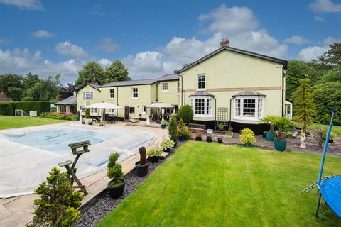 8 bedroom detached house for sale, A beautifully presented detached family residence in Hartford