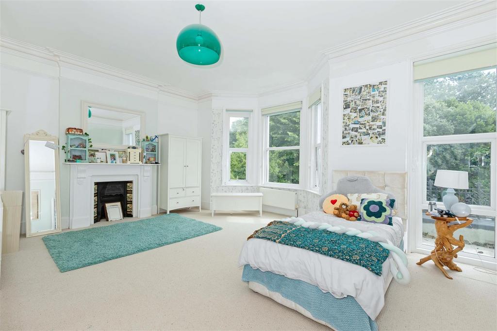 31 Chesswood Rd 13.JPG