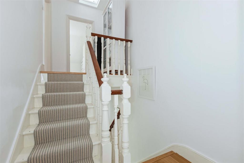 31 Chesswood Rd 5.JPG