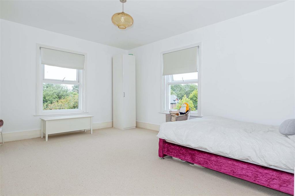 31 Chesswood Rd 9.JPG
