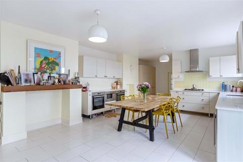 6 bedroom house for sale, Chesswood Road, Worthing