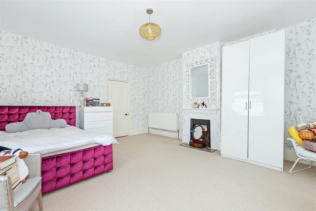 31 Chesswood Rd 10.JPG