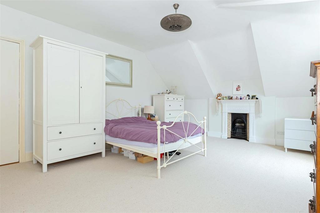 31 Chesswood Rd 1.JPG