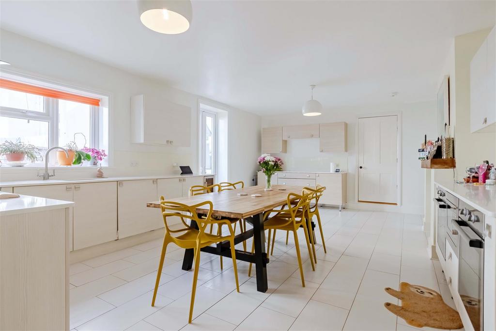 31 Chesswood Rd 28.JPG