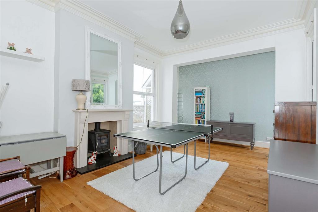 31 Chesswood Rd 24.JPG