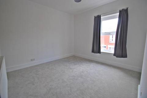 2 bedroom terraced house to rent, Shaw Road South, Stockport