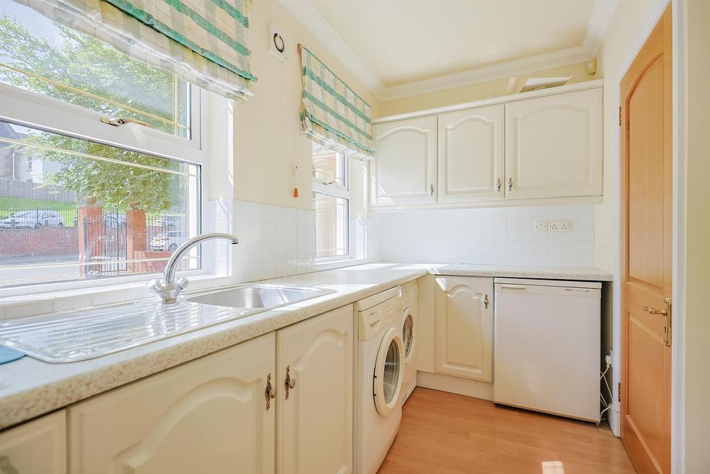 A page 2 Huntington Close - Web-29.jpg