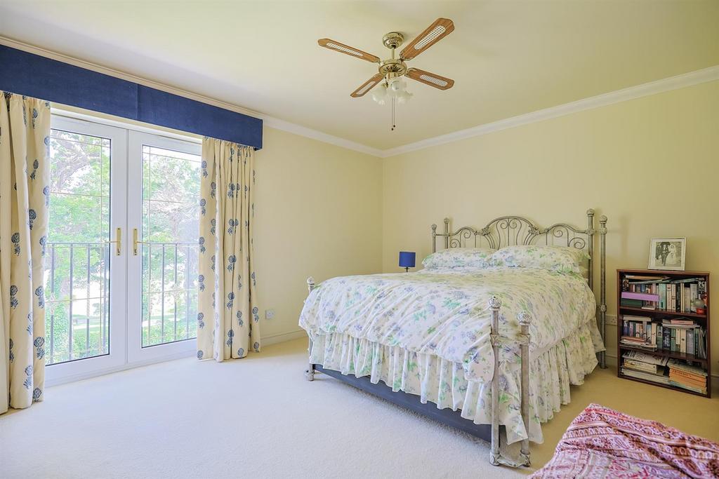 A page 2 Huntington Close - Web-15.jpg