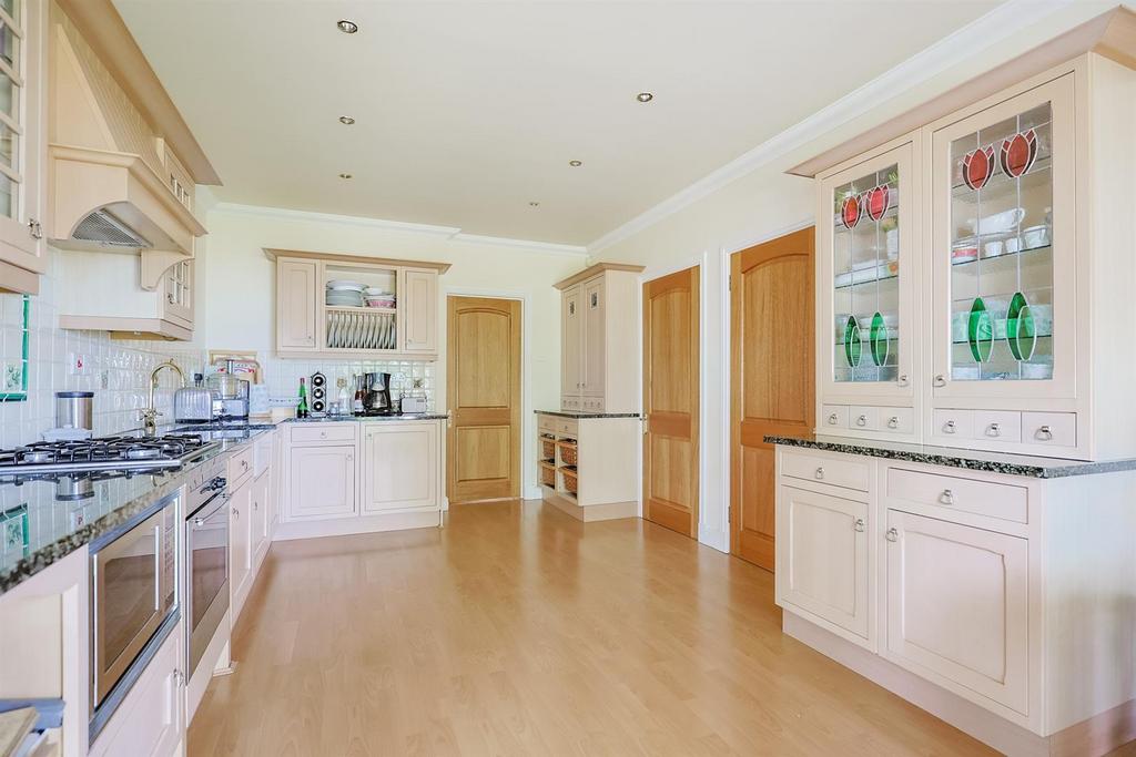 A page 2 Huntington Close - Web-31.jpg