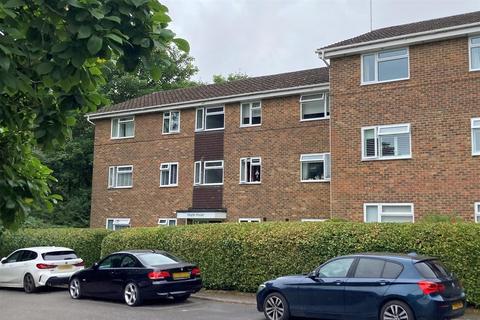 2 bedroom flat for sale, Oakfield Drive, Reigate