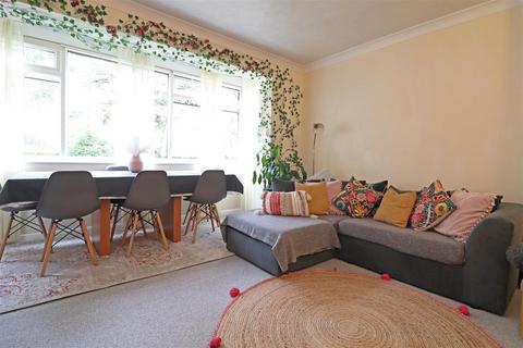 2 bedroom flat for sale, Oakfield Drive, Reigate