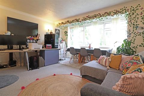 2 bedroom flat for sale, Oakfield Drive, Reigate