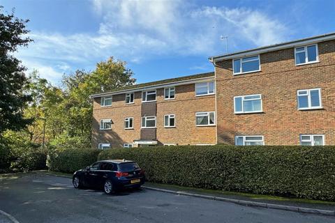 2 bedroom flat for sale, Oakfield Drive, Reigate