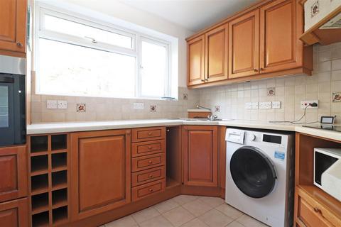 2 bedroom flat for sale, Oakfield Drive, Reigate