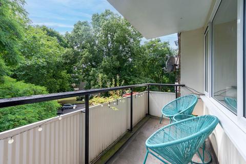 2 bedroom apartment for sale, Highbury Quadrant, London, N5