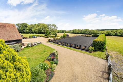 2 bedroom equestrian property for sale, Stalisfield Green, Faversham ME13