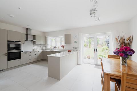7 Downs Reach, Epsom, KT17 3DJ