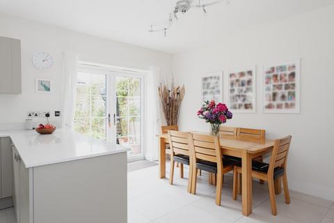7 Downs Reach, Epsom, KT17 3DJ