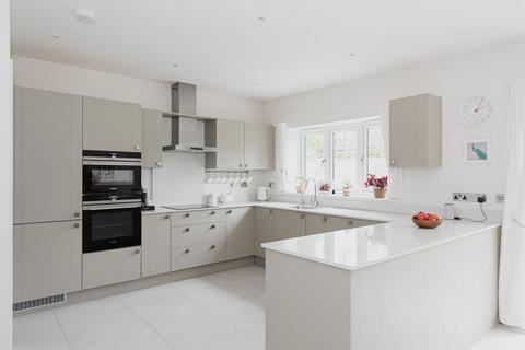 7 Downs Reach, Epsom, KT17 3DJ