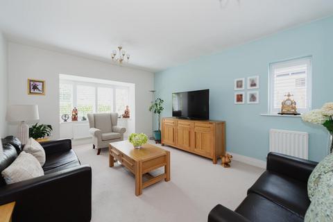 7 Downs Reach, Epsom, KT17 3DJ