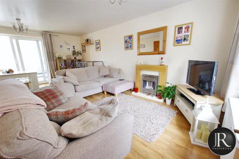 25 Queensway, Rugeley, WS15 1NN