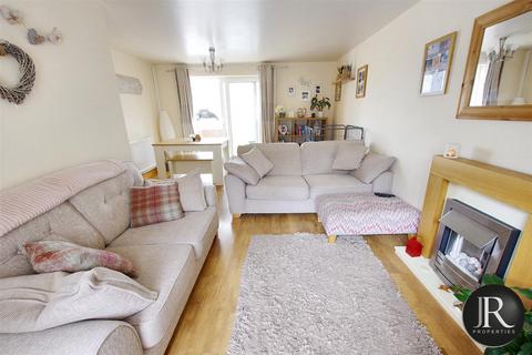 25 Queensway, Rugeley, WS15 1NN