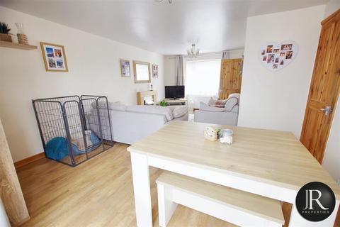 25 Queensway, Rugeley, WS15 1NN