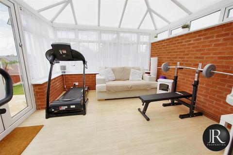 25 Queensway, Rugeley, WS15 1NN