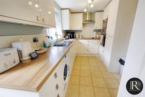 25 Queensway, Rugeley, WS15 1NN