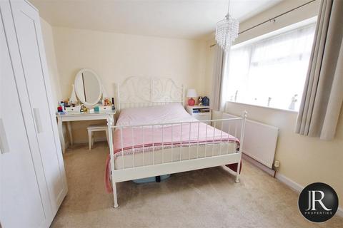 25 Queensway, Rugeley, WS15 1NN