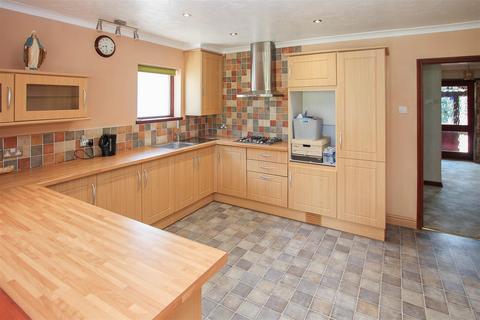 2 bedroom detached bungalow for sale, Hook End Road, Hook End, Brentwood